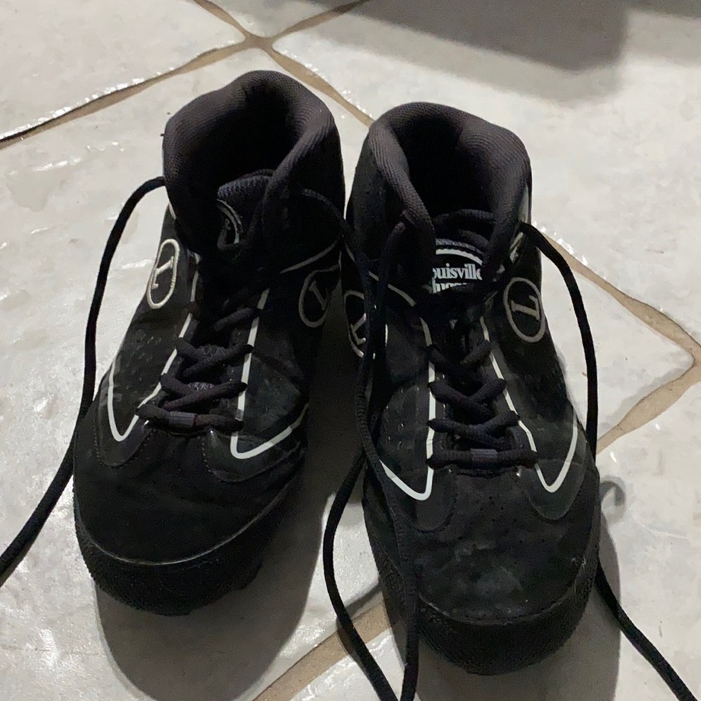 Used Louisville slugger black/whi baseball cleats